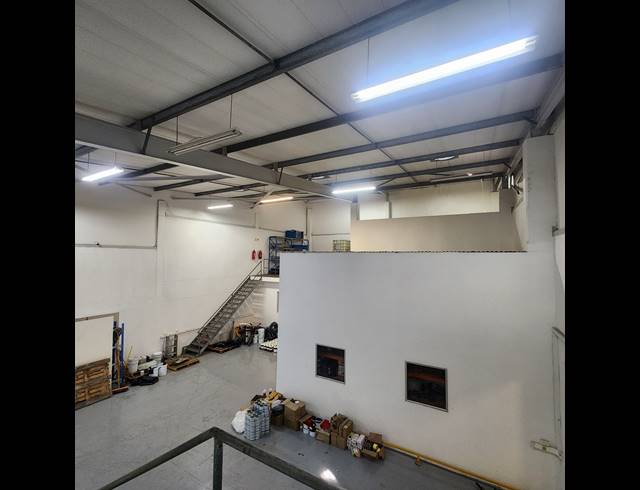 906M² WAREHOUSE TO LET IN GLEN ANIL